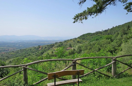 Castelfranco di Sopra Villa | Beautiful apartment in villa for 2 people with WIFI, pool, terrace, pets allowed and panoramic v.