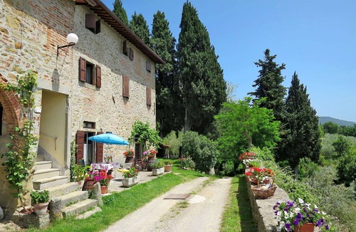 Castelfranco di Sopra Villa | Beautiful apartment in villa for 2 people with WIFI, pool, terrace, pets allowed and panoramic v.