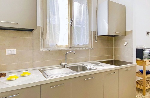 Castiglioncello Apartment | Beautiful apartment for 6 people with WIFI, TV, patio and pets allowed