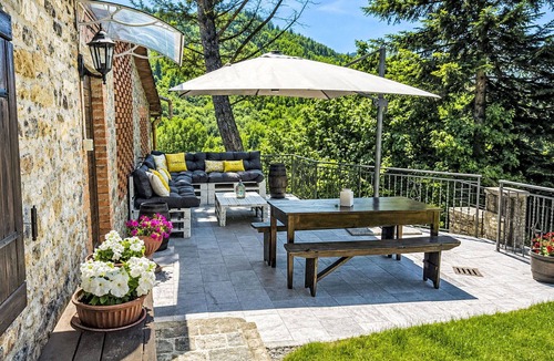 Starda Villa | Beautiful private villa for 5 people with WIFI, TV, patio, pets allowed and panoramic view