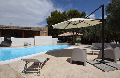 Chiaramonte Gulfi Villa | Beautiful private villa for 10 guests with A/C, private pool, WIFI, TV, patio and pets allowed