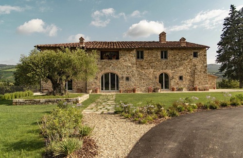 Radda in Chianti Villa | Beautiful private villa for 12 people with A/C, private pool, WIFI, close to Greve In Chianti