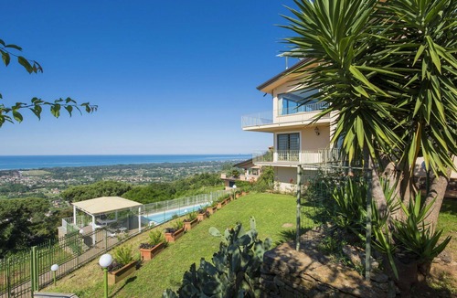 Montignoso Villa | Beautiful private villa for 12 guests with A/C, WIFI, private pool, TV, patio and pets allowed