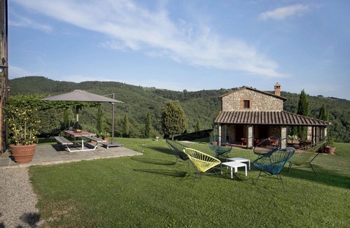 Gaiole in Chianti Villa | Beautiful villa for 16 people with private pool, WIFI, A/C, TV, patio and panoramic view