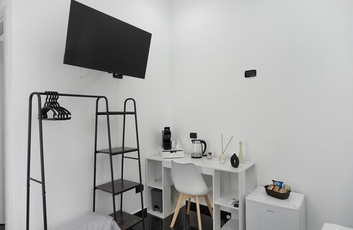 Mercato San Severino Apartment | Black and White Guesthouse