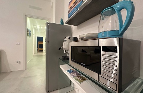 Trapani Apartment | Blu Eracleo moderno"