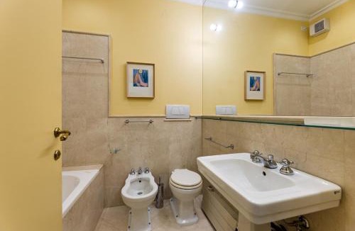 Quartiere III Pinciano Apartment | Borghese Flat in Luxury Villa with Garden