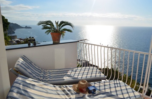Praiano Apartment | Bright and spacious apartment where you can enjoy peace and beautiful sea views