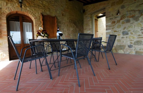 Gambassi Terme Apartment | Caccia - Spacious Apartment with Views of the Tuscan Hills