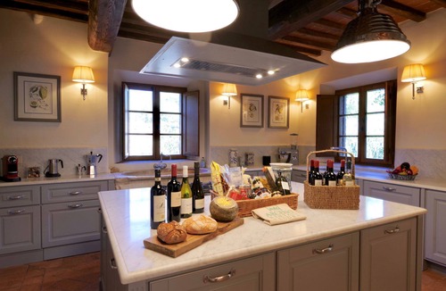 Castelnuovo Berardenga Villa | Camparone Light by ArcenoRentalsClub Magnificent Chianti Villa Pool Concierge