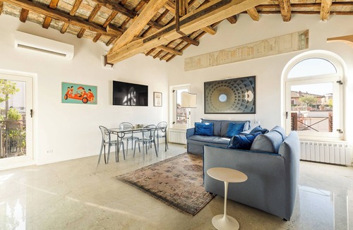 Rione III Colonna Apartment | Casa Adriana, a Burghesius home