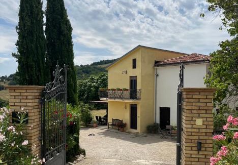 Montebello di Bertona House | Casa Bertona