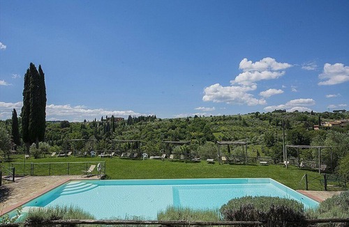 Grassina House | Casa Bonannia E: A bright one-story apartment in the characteristic style of the Tuscan countryside.