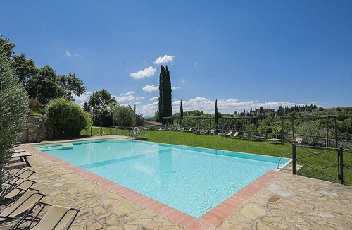Grassina House | Casa Bonannia F: A bright two-story apartment in the characteristic style of the Tuscan countryside.