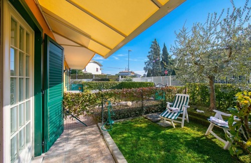 Colombare Apartment | Casa Emma with Pool, Garden and Garage, Sirmione, Italy