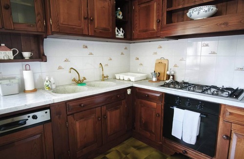 Strettoia Apartment | Casa Gabry, a spacious home (150 square meters) with a balcony, parking, and AC