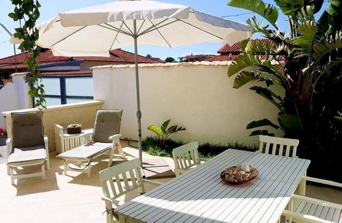 Agnone Bagni House | Casa Libezia B: A welcoming apartment located right on the beach, with Free WI-FI.