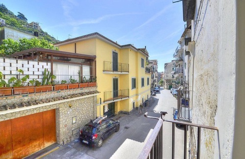 Minori House | Casa Minera: An elegant independent house situated at a short distance from the beach, with Free WI-FI.