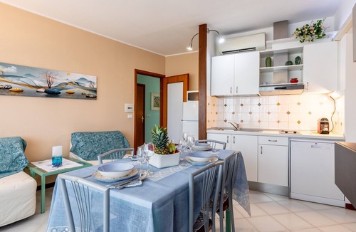 Marina di Pietrasanta Apartment | Casa Vacanza Marina di Pietrasanta Apartment with Mountain View and Air Conditioning