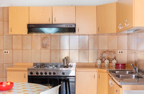 Trappeto Apartment | Casa Viola Apartment with Sea View, Terrace and Wi-Fi