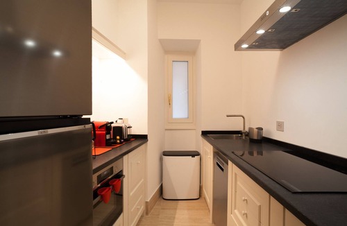 Rione XVI Ludovisi Apartment | Charm & Elegance off Via Veneto: 2BR, 2BA, Sleeps 6