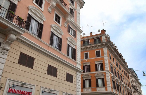Rione XVI Ludovisi Apartment | Charm & Elegance off Via Veneto: 2BR, 2BA, Sleeps 6