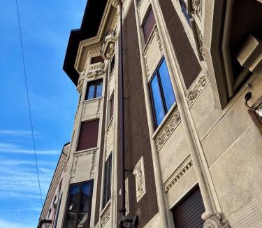 Milan Apartment | Charming 2 Bed room apartment with private Baths in City Center
