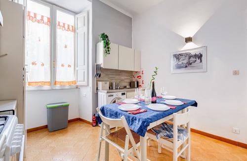Marsala Apartment | Colors and Colture Near Colosseum
