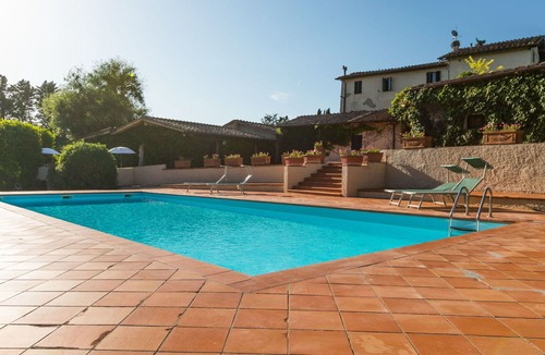 Poggiarello House | Cosy apartment in villa for 2 guests with WIFI, pool, TV and terrace