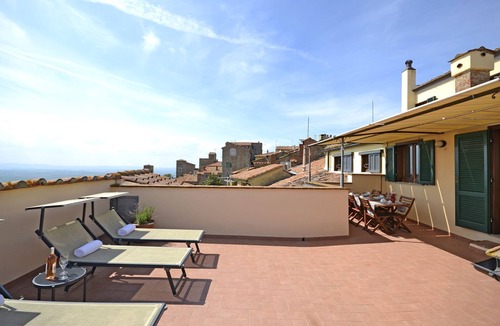 Cortona Old Town Apartment | Cosy apartment for 4 guests with A/C, WIFI, TV, terrace, pets allowed and panoramic view