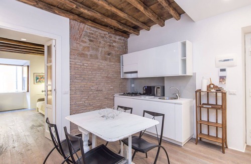 Monti Apartment | Cosy apartment for 4 guests with WIFI, A/C and TV
