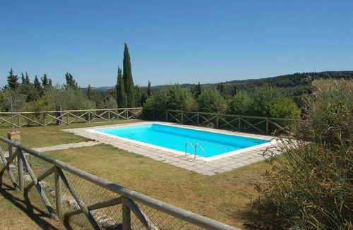 Barberino Val d'Elsa Apartment | Cosy apartment for 5 guests with pool, WIFI, TV, pets allowed and panoramic view
