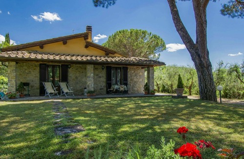 Bucine Apartment | Cosy apartment for 6 people with WIFI, pool, TV, terrace and pets allowed