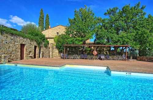 Montalcino Apartment | Cosy apartment for 7 people with A/C, pool, TV, pets allowed and panoramic view