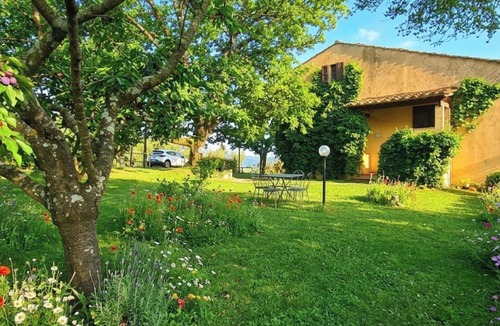 Montebonello Apartment | Cosy apartment for 6 guests with WIFI, private pool and pets allowed