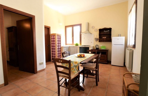Montorsaio House | Cosy apartment in villa for 2 people with pool, WIFI, TV and patio
