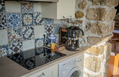 Spigno Saturnia Apartment | Country House in the Countryside with a Pool and a View 2