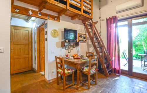 Magliano in Toscana Apartment | Cozy Apartment In Magliano In Toscana With Wifi