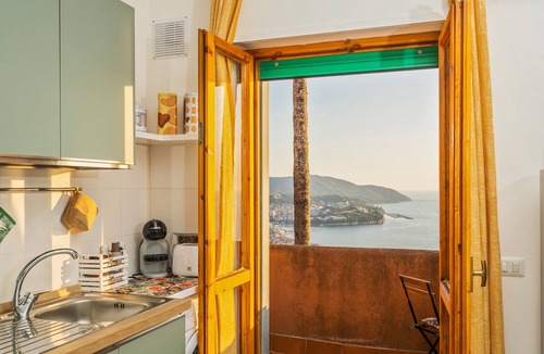Agropoli Apartment | Cozy apartment with spectacular views of the gulf and Capri.