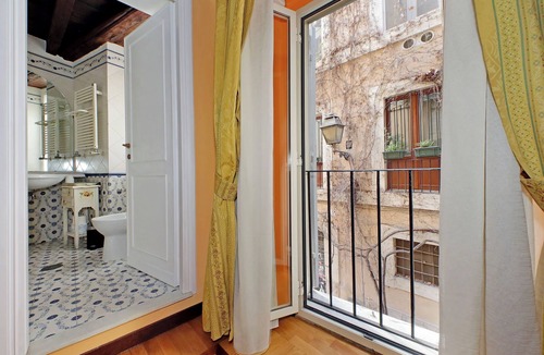 Navona Apartment | Cozy Private Access Apartment less than a minute from Navona Square - La Volpe