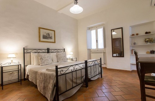 Prato Apartment | Datini Apartment in Tuscany (2 room 4 people - WIFI - TERRACE - GARAGE)