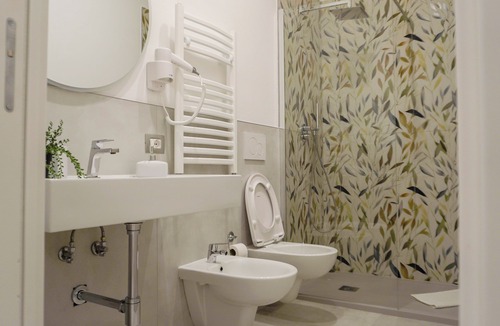 Rione XVIII Castro Pretorio House | Deluxe Double with Balcony (#102)
