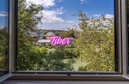 Testaccio Apartment | DELUXE Suite, Air Cond. stunning view of the Tiber River. Top floor, elevator