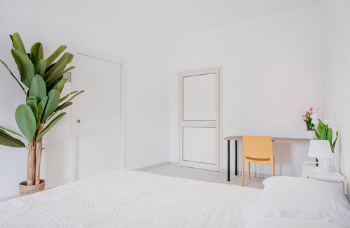 Tiche Apartment | Dionisio Room 3 with Wi-Fi
