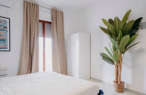 Tiche Apartment | Dionisio Room 3 with Wi-Fi