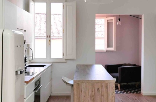 Santa Maria Novella House | Elegant 2BR Apartment 2 Bathrooms Sleeps 6