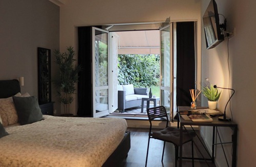 Aurelio Bed & Breakfast | Elegant Boutique Rooms near the Vatican with Garden & Private Terraces