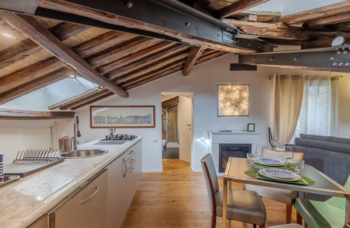 Rione VII Regola Apartment | Elegant historic apartment, Dimora Capo di Ferro