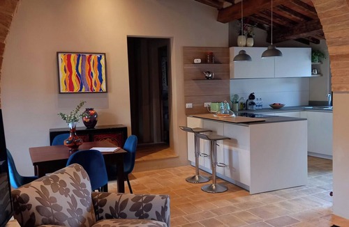 Montone Apartment | Elegante appartamento affacciato sulla piazza principale di Montone