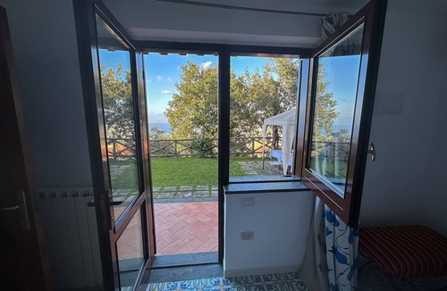 Sorrento Villa | Family-friendly sea-view villa with enclosed garden & BBQ near Sorrento